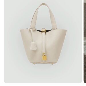 Elegant Diabella Cream Tote Bag